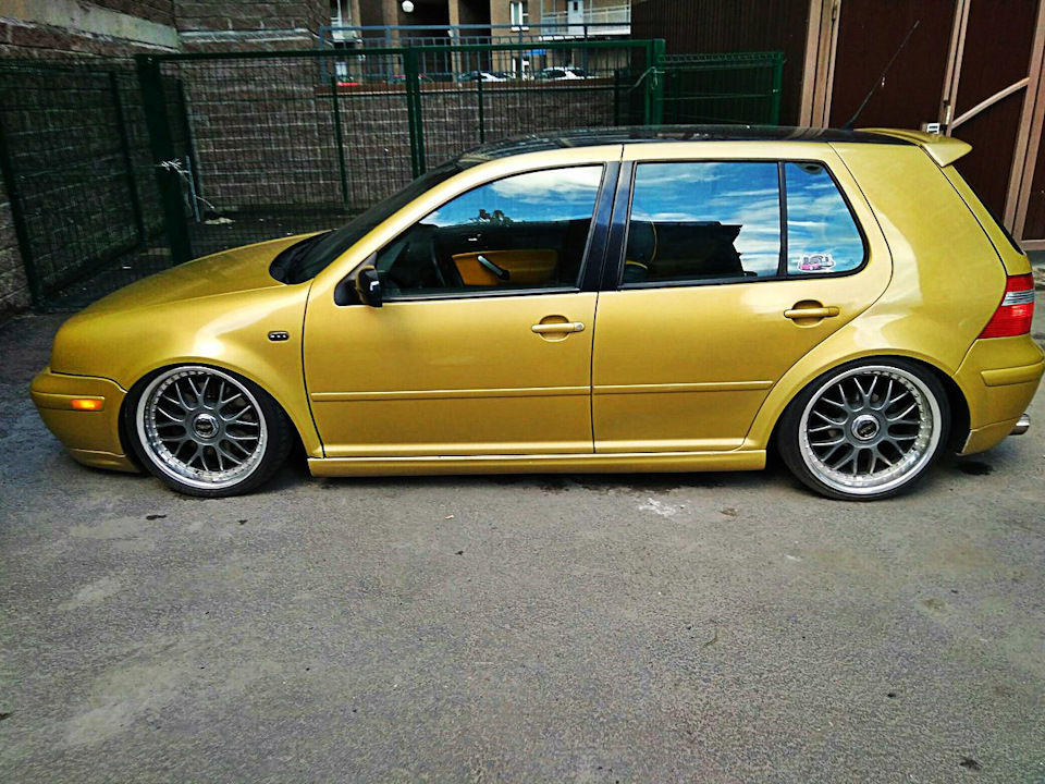 ПОДСТЕЛИТЕ НАМ, НЕТ? МЫ ЛЯЖЕМ НА АСФАЛЬТ… — Volkswagen Golf Mk4, 1,8 л ...