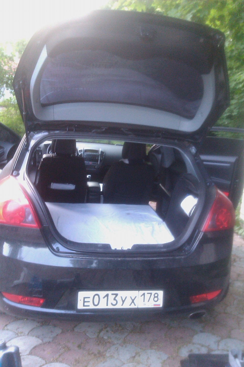 Задние сиденья нах — KIA Pro_Ceed (1G)