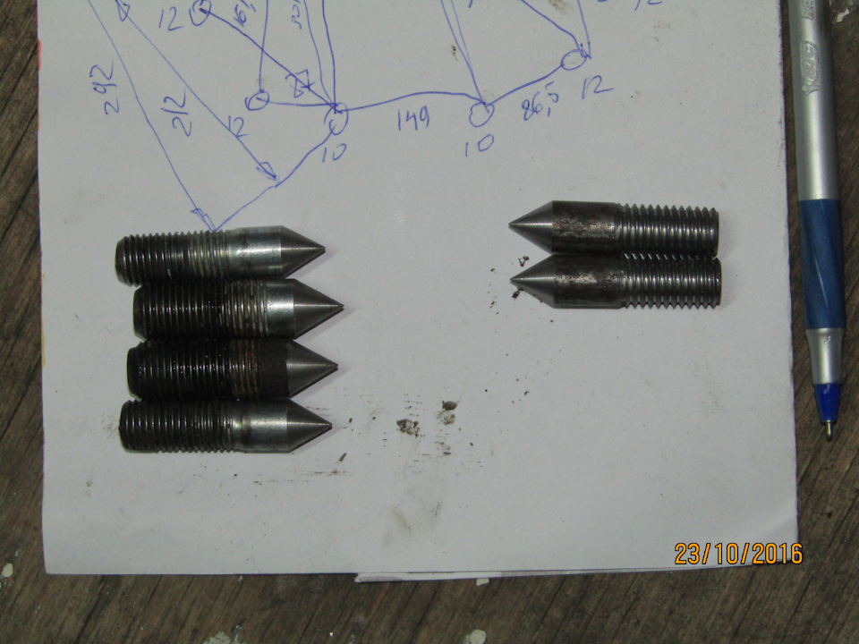 C резьбой М10х1,25 и М12х1,25 для JZ и резьбой М10х1,5 для 406-го мотора — ГАЗ 31029. Запчасти на фото: 23102016