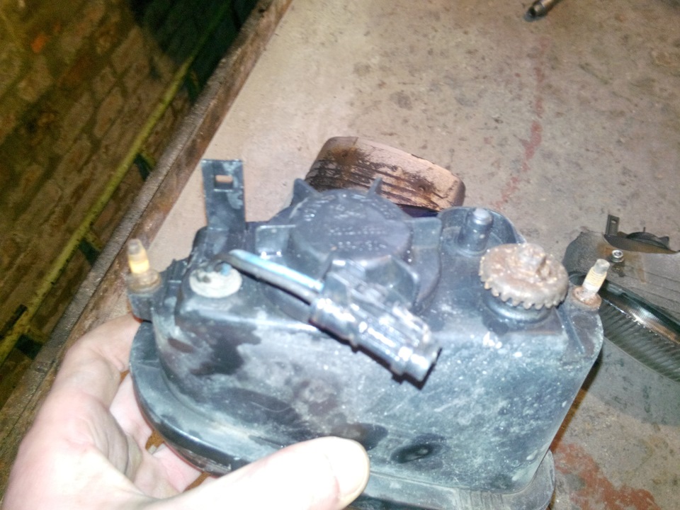 Фары у машинки не регулируются. — Rover 600, 2 л, 1995 года | своими ...