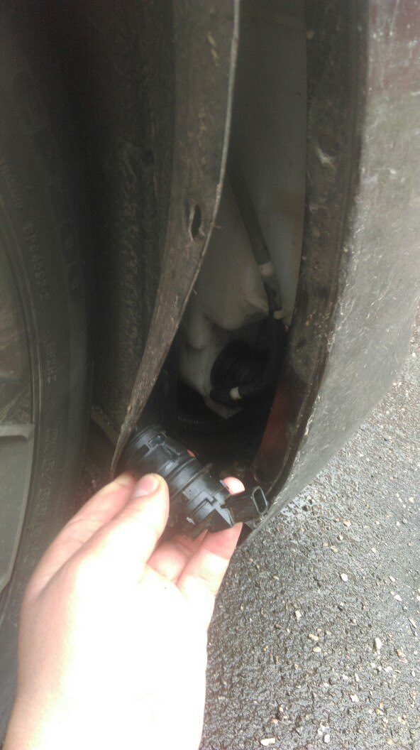 насос омывателя лобового стекла — Mazda 3 (2G) BL, 1,6 л, 2010 года ...