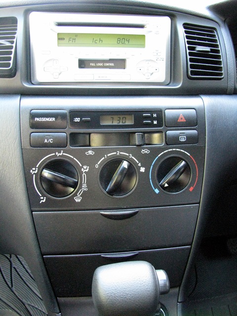 Interior and trunk photo - Toyota Allex 15 L 2004