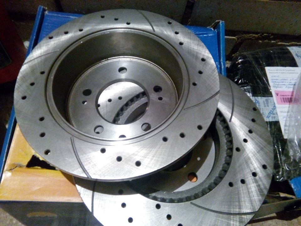 Amd sport. Диск тормозной Соната 2011. Тормозные диски Hyundai Sonata YF. Диски тормозные передние перфорированные на Hyundai ix35. Перфорированные тормозные диски на сонату ТАГАЗ.