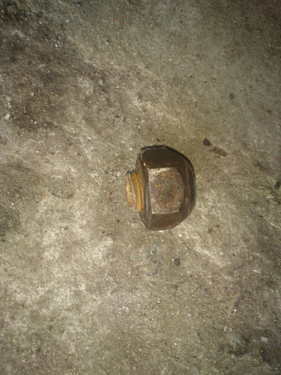 Наконец-то прокачены тормоза! Отломилась одна шпилька на левом переднем ...