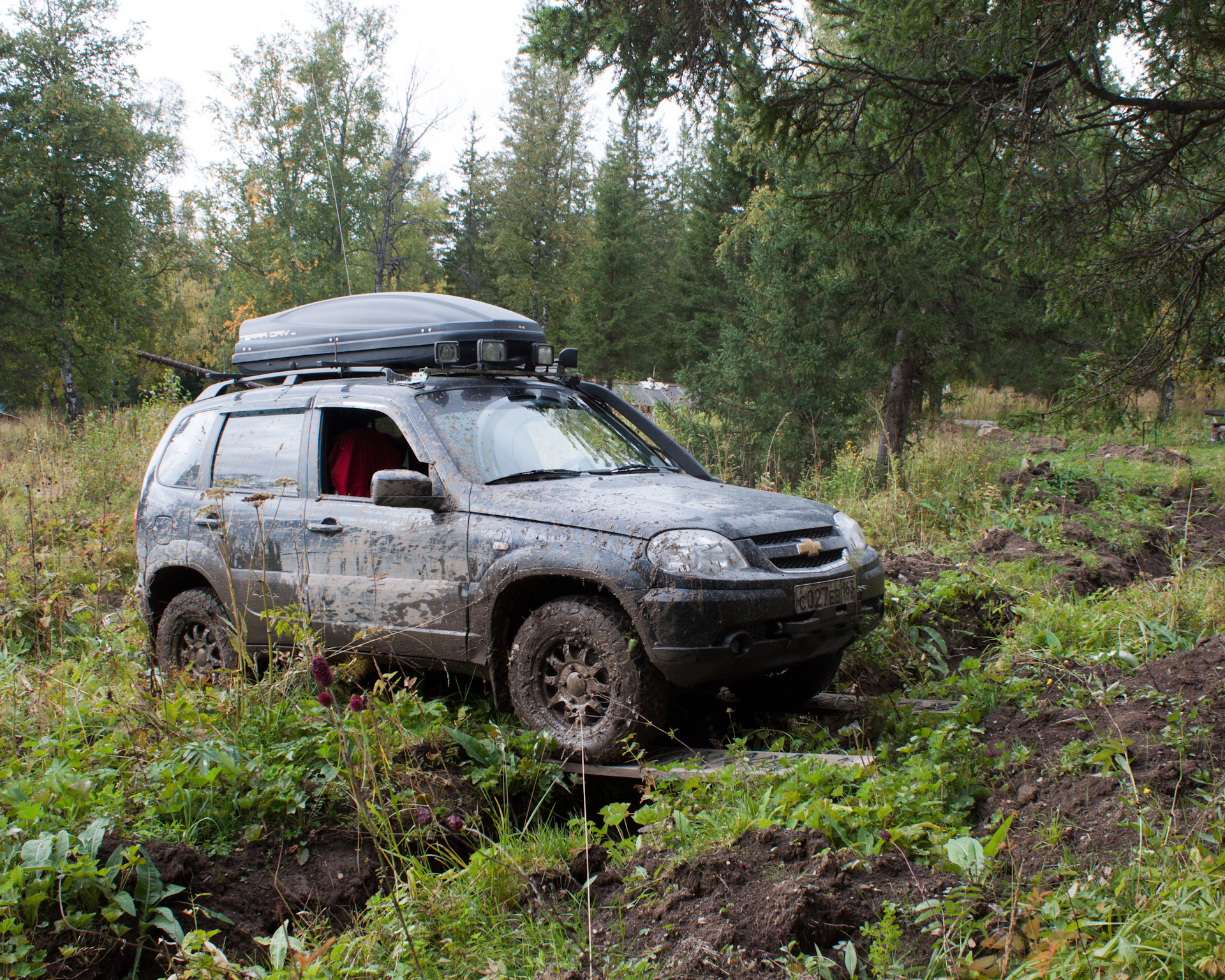 Нива тревел отзывы. Нива тревал и Нива Шевроле. Chevrolet Niva и Niva Travel. Шевроле Нива Нива Тревэл. Нива Шевроле Тревел 1.6.