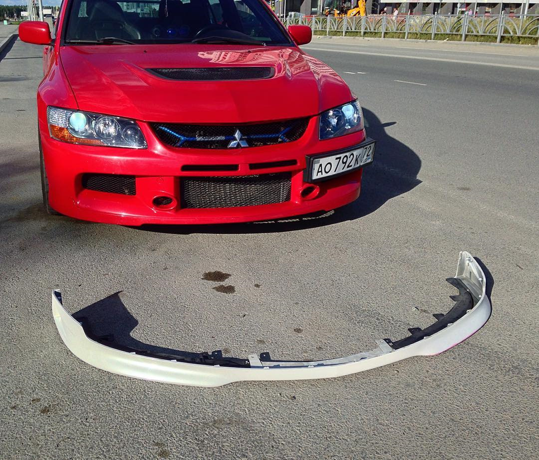 Передняя губа. Lancer 9 бампер EVO. Бампер на Mitsubishi Lancer Evolution 9. Губа Mitsubishi Lancer 9. Lancer 9 2.0 EVO бампер.