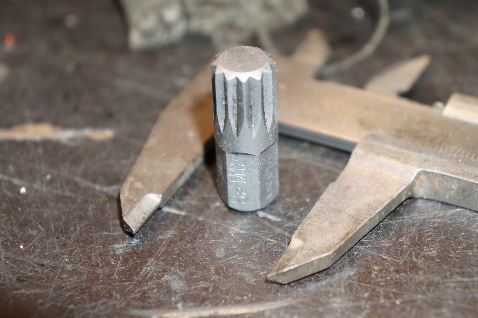 … мне пришлось отдельно докупать сплайн S2M12 для болтов ГБЦ… — Audi A6 (C5)