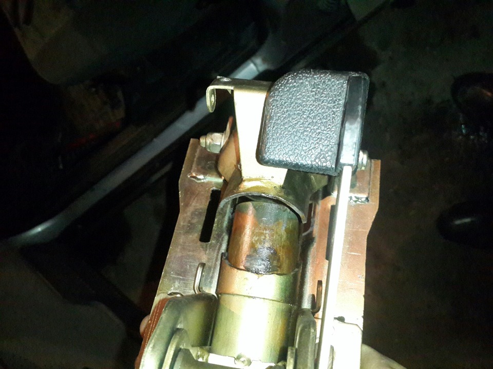 Хруст в рулевой колонке побежден — Lada 21124, 1,6 л, 2006 года ...