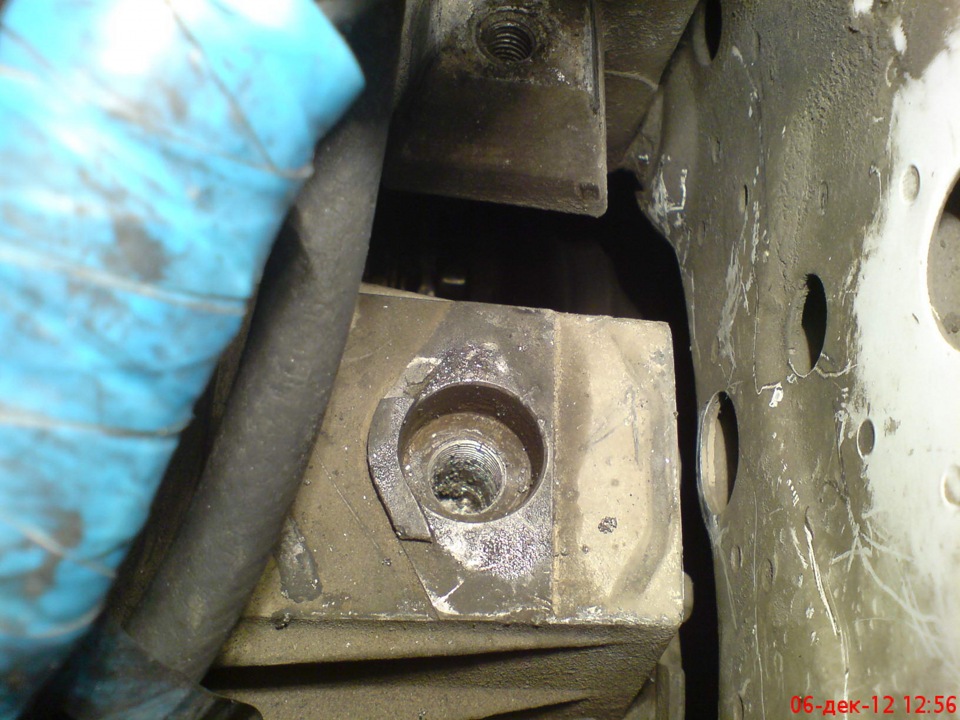 Сорвалась резьба на подушке КПП — Mercedes-Benz Vito (1G), 2,2 л, 2000 ...