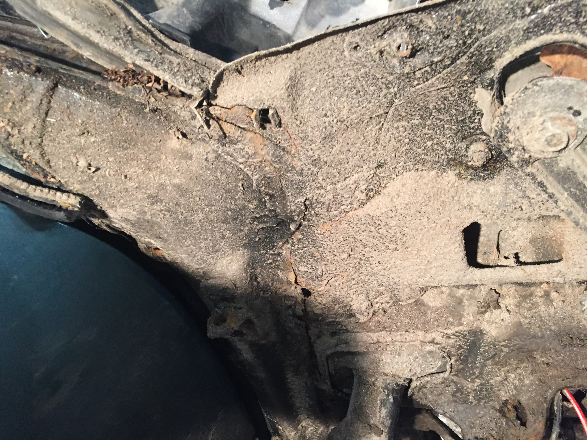 Можно ли ездить без подкрылка. Машина без подкрылок. Можно ли ездить без подкрылка. Заглушка задней арки прадо 120. Можно ли ездить без подкрылка.