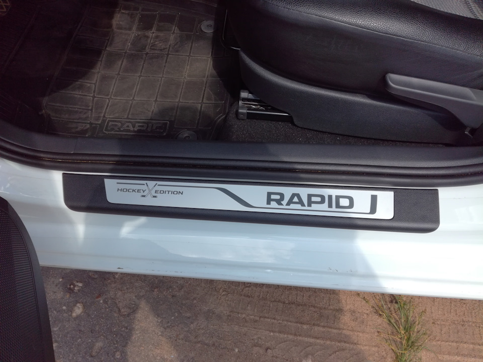 Как снять пороги шкода рапид Накладки на пороги Шкода рапид - Skoda Rapid (1G), 1,6 л, 2016 года стайлинг DRI