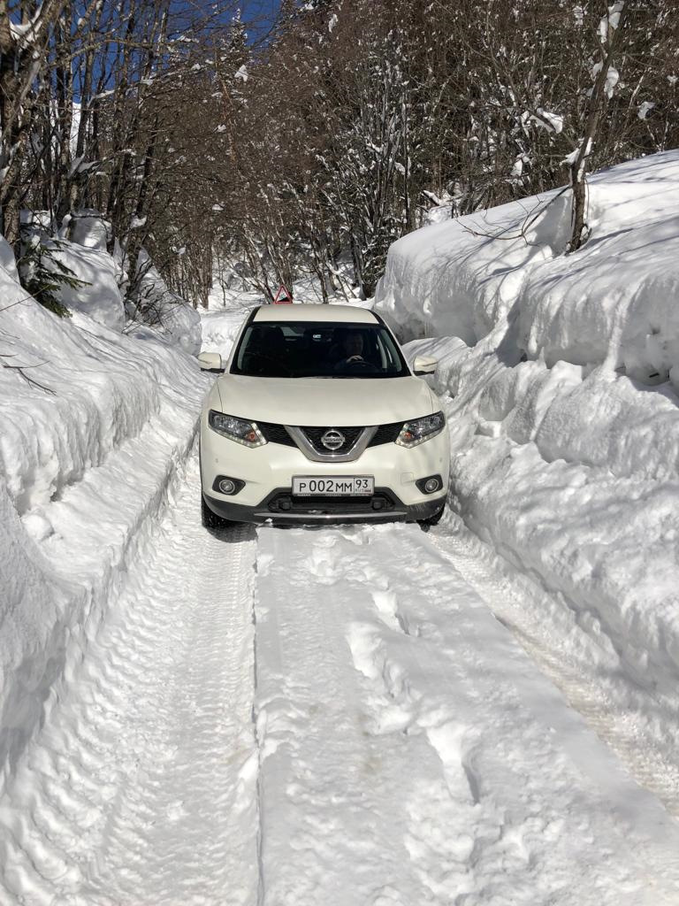 Полный привод x trail. Nissan x Trail для езды по горам. На Ниссан х-Трейл в Горном Алтае. Ниссан х Трейл накрыло снегом. Nissan x-Trail маршрут больше.