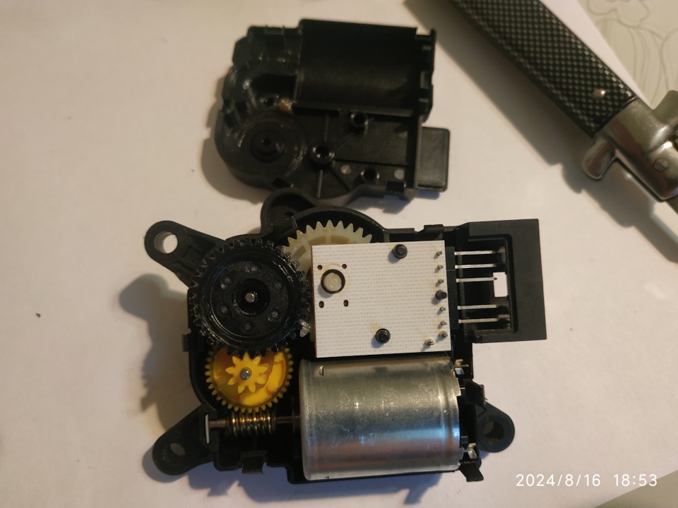 Подбираюсь к плате. — Volkswagen Polo Sedan