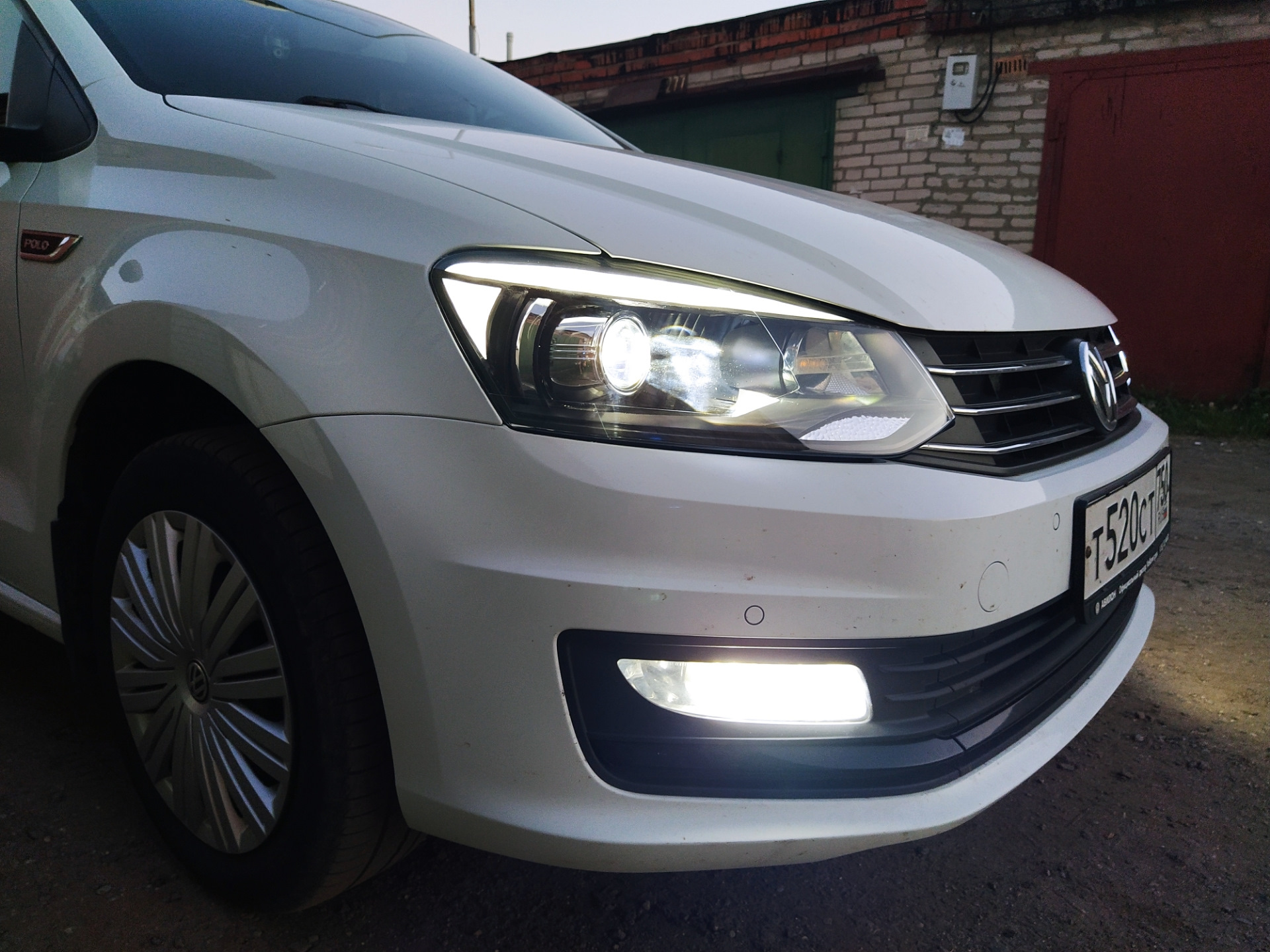 Bi-led линзы — Volkswagen Polo Sedan, 1,6 л, 2018 года | тюнинг | DRIVE2