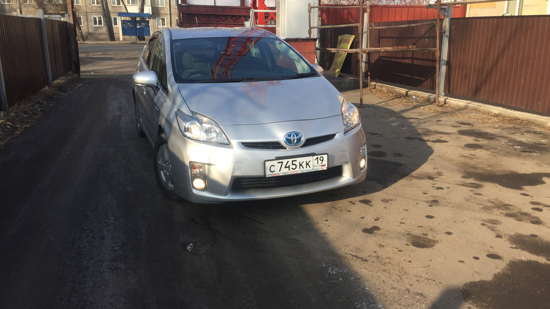 Toyota Prius (30) 1.8 гибридный 2010 | мой 12вольт Тралейбус на DRIVE2