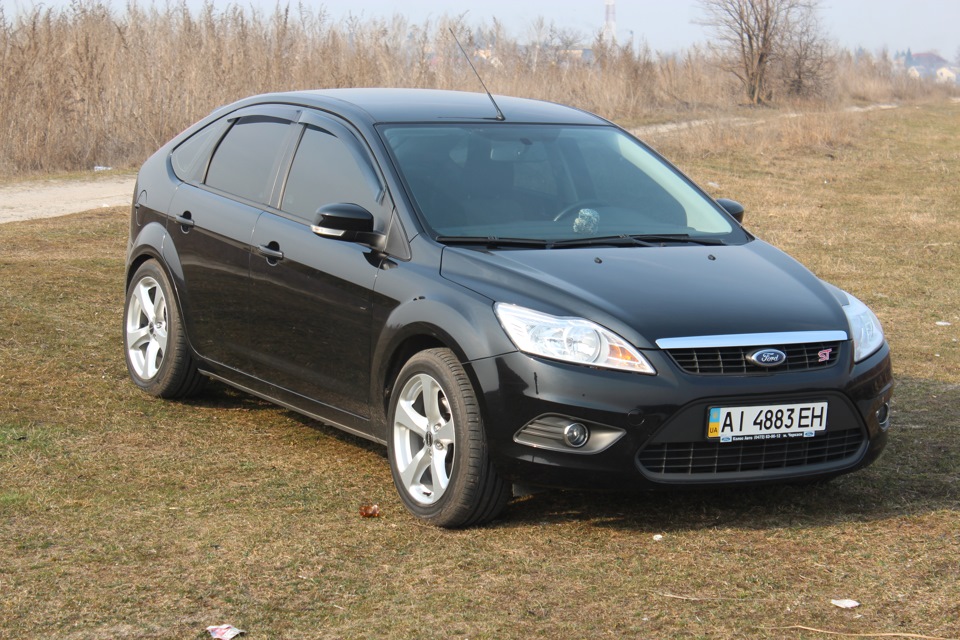 R focus. Ford Focus 2 хэтчбек r17. Ford Focus 2 Hatchback r17. Ford Focus 2 Рестайлинг хэтчбек r17. Форд фокус 2 на 17.