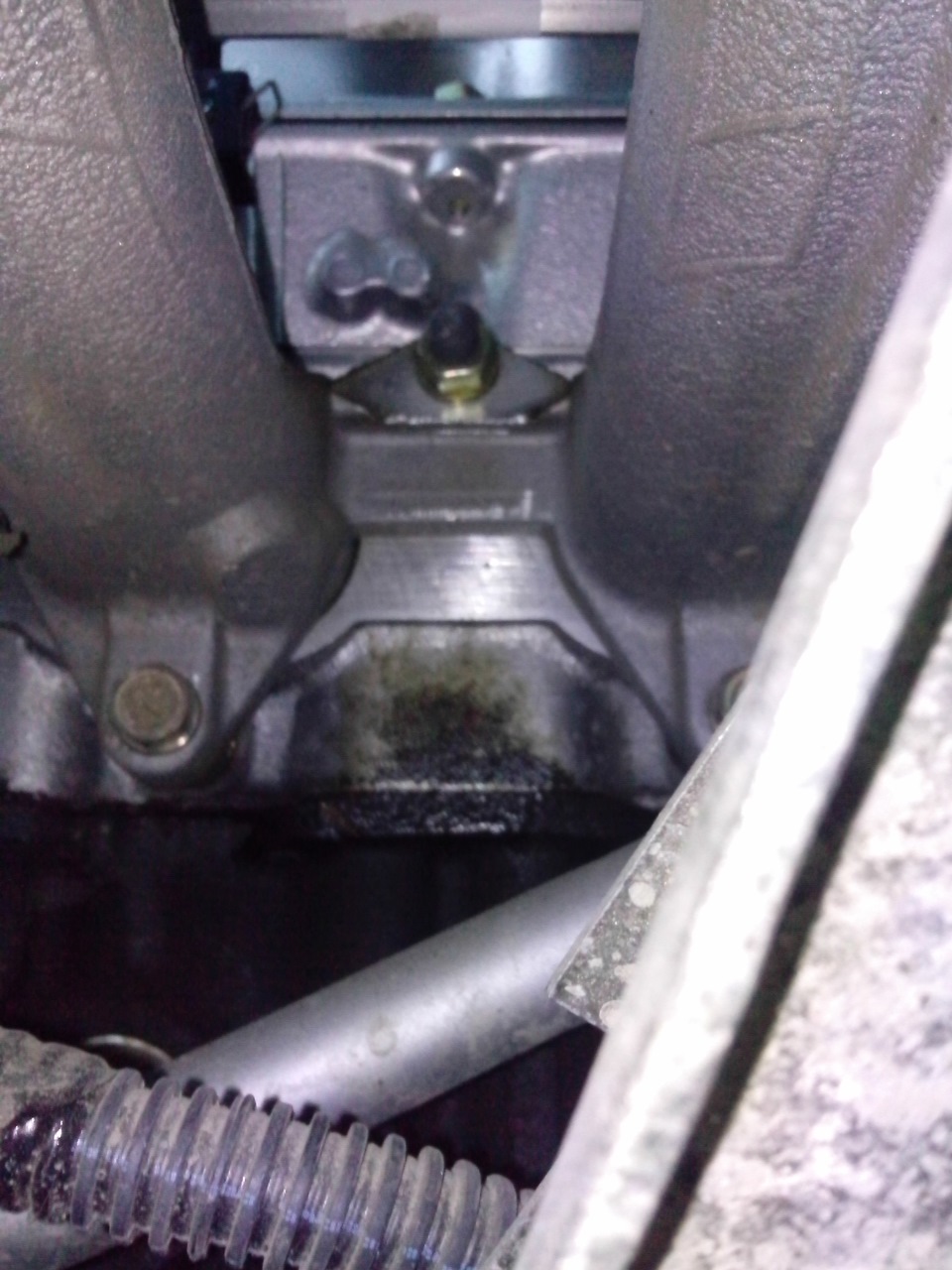 Сопливит из под ГБЦ. — DRIVE2