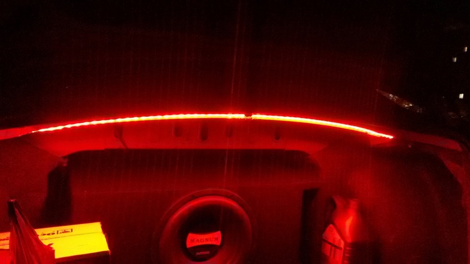 Купить красную подсветку. Багажник с красной подсветкой. Светодиодная лента в багажник Лансер х. Koito светодиодная подсветка красная. Светодиодное освещение красное в гараже.