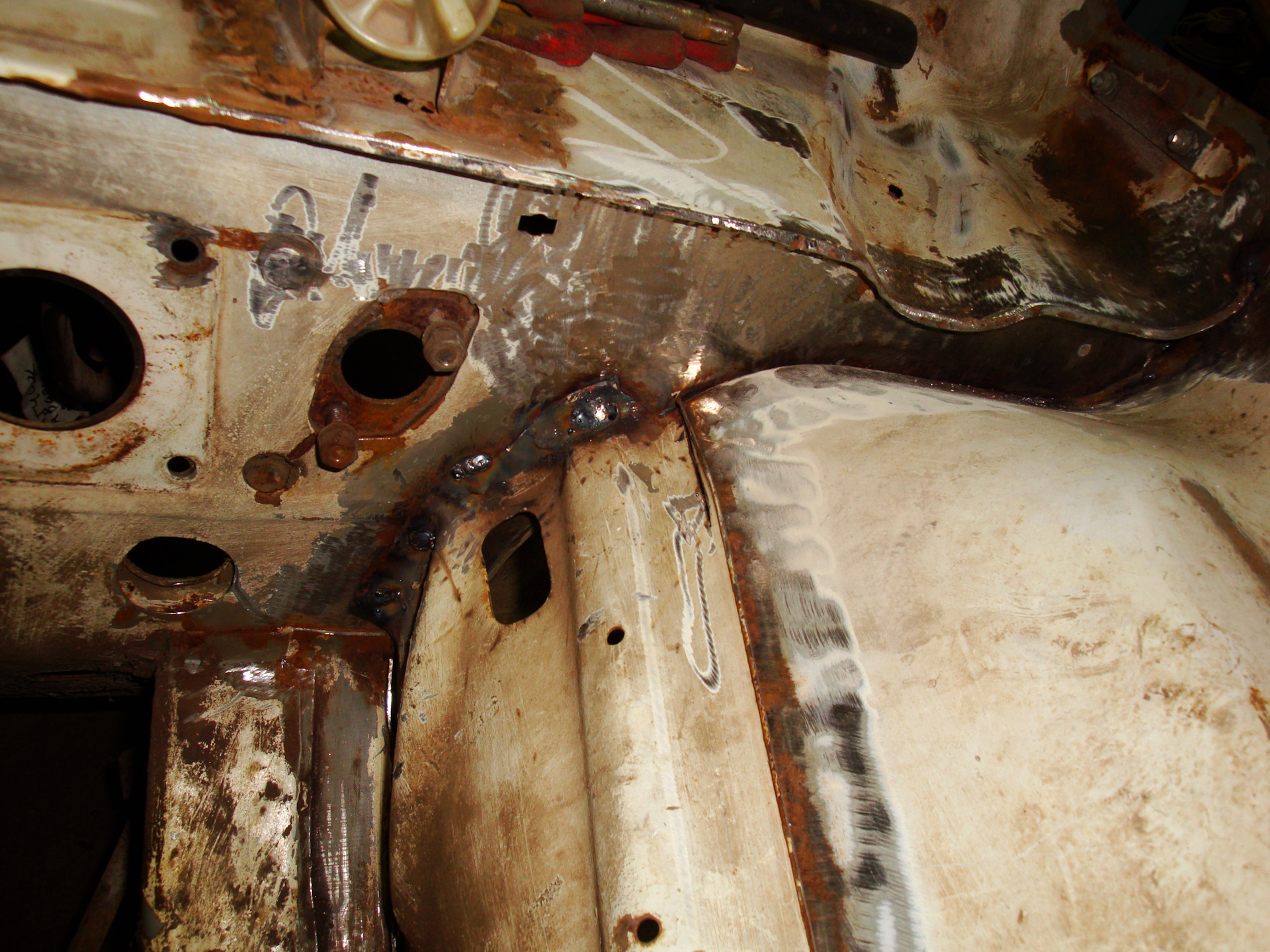 гнилое днище ваз 2112. ваза лонжерон ремонт. передний лонжерон ваз 2109. ваза лонжерон ремонт. переварка лонжерона ваз 2112.