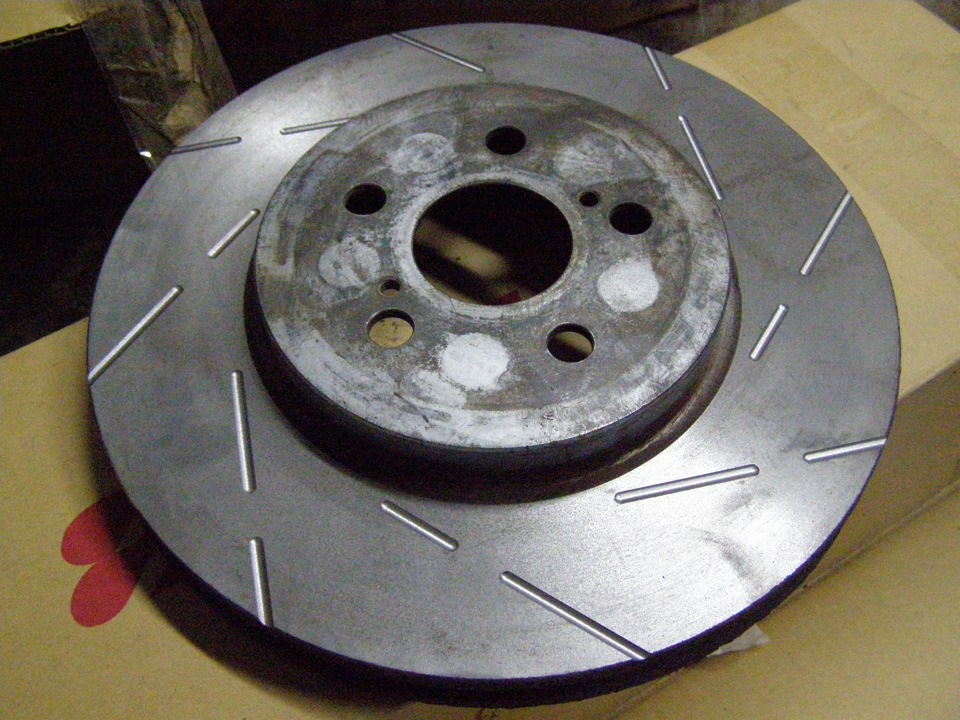 Dead groove brake discs  notches