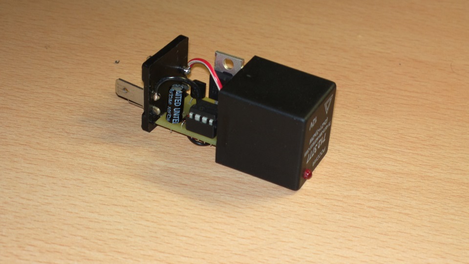 Relay turns on the microcontroller pic12f675