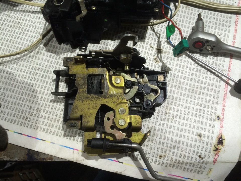 замок двери замерзает часть 2 — Audi A6 (C5), 1,8 л, 1998 года | своими ...