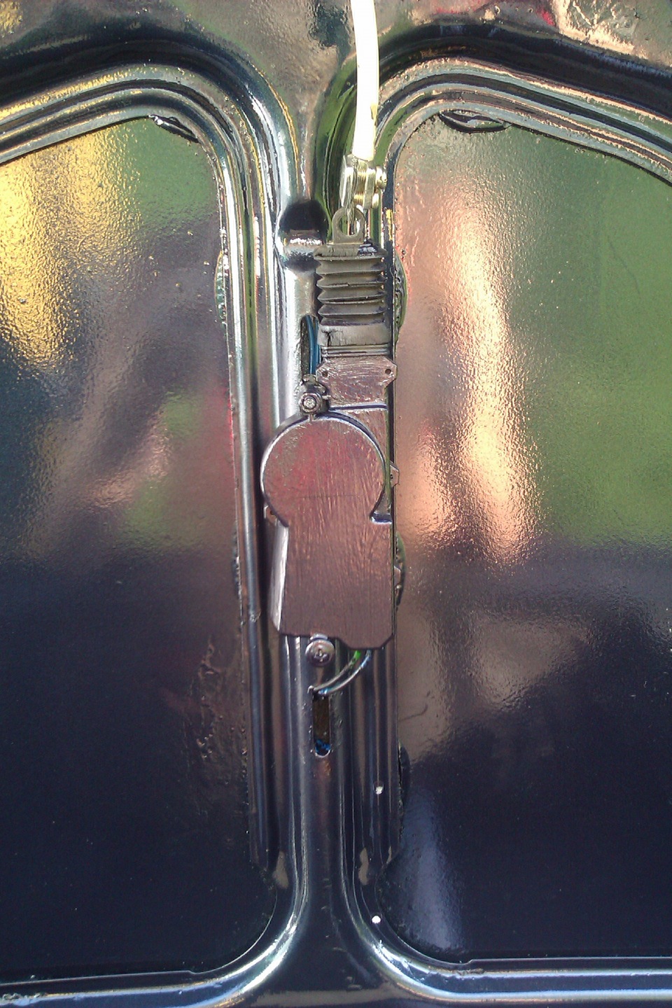 Открывание багажника с кнопки — Lada 21099, 1,6 л, 1998 года ...