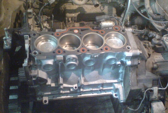 Капитальный ремонт двигателя мазда. Блок двигателя на Мазда 626. Мазда 626 блок 1.8 двигатель. Клапан головки Mazda 626 gf 2.0. Мазда 626 блок цилиндра.