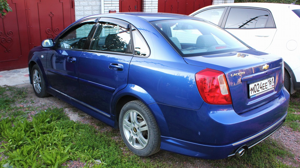 Шевроле лачетти седан 1.6. Шевроле Лачетти 2008 заводской обвес. Chevrolet Lacetti 2008 синий с обвесом. Лачетти Рестайлинг 2008.