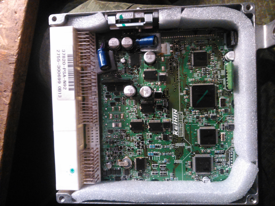 утепляем — Honda Stream (RN1-5). Запчасти на фото: 37820PSAN92