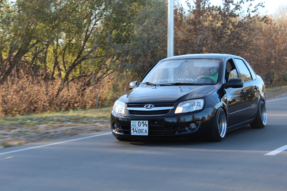 Lada Kalina stance