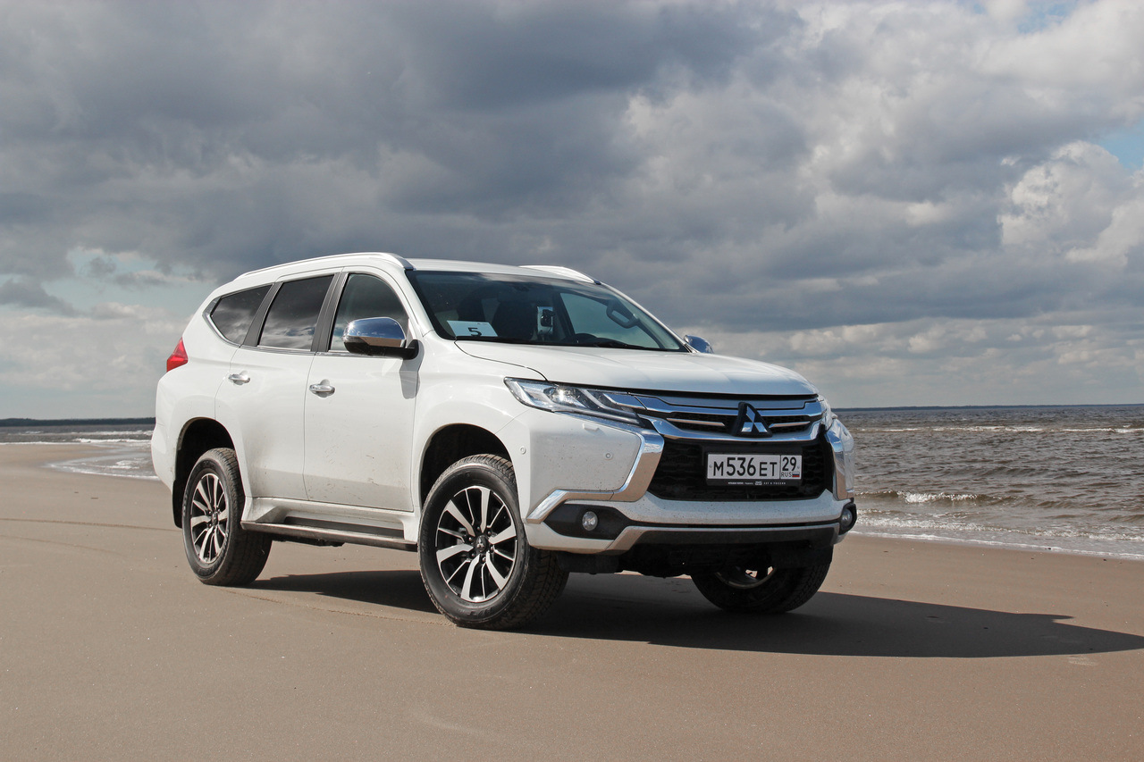 Паджеро спорт поколения. Mitsubishi Pajero Sport 3 поколения. Митсубиси Паджеро спорт 3 белый. Mitsubishi новый Pajero Sport 3 поколения. Паджеро спорт 22.