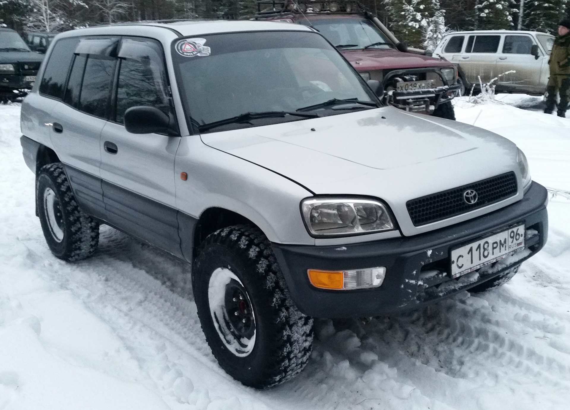 Рав 16. Toyota rav4 1 поколение. Toyota rav4 1997 год. Тойота рав 4 первого поколения. Колеса рав 4 1 поколения.