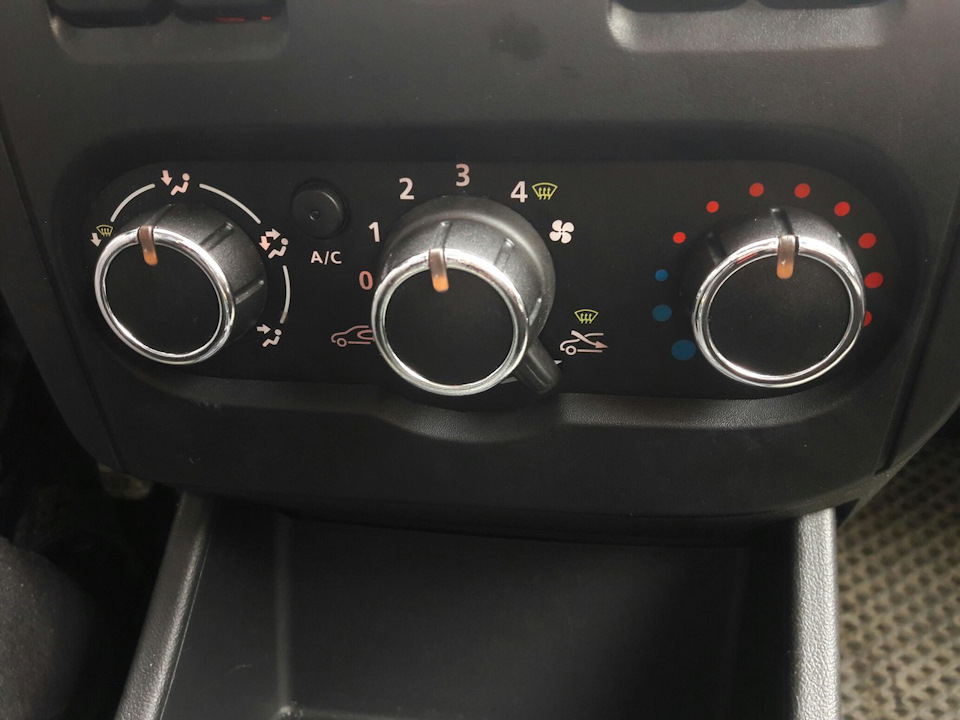 Перегорели лампочки кнопок стеклоподъемника, а так же лампочки ...