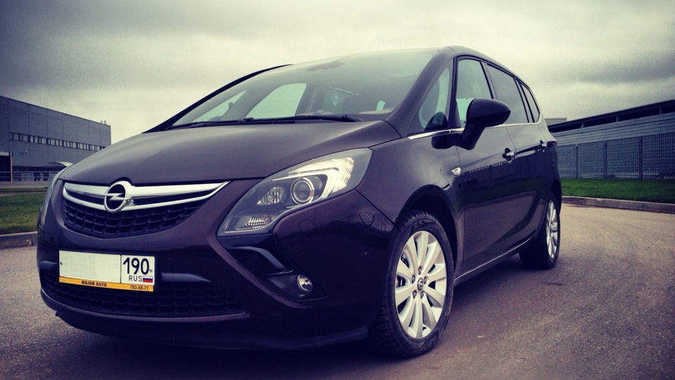 Опель зафира крым. Бокс на крышу Zafira Tourer. Opel Winter.