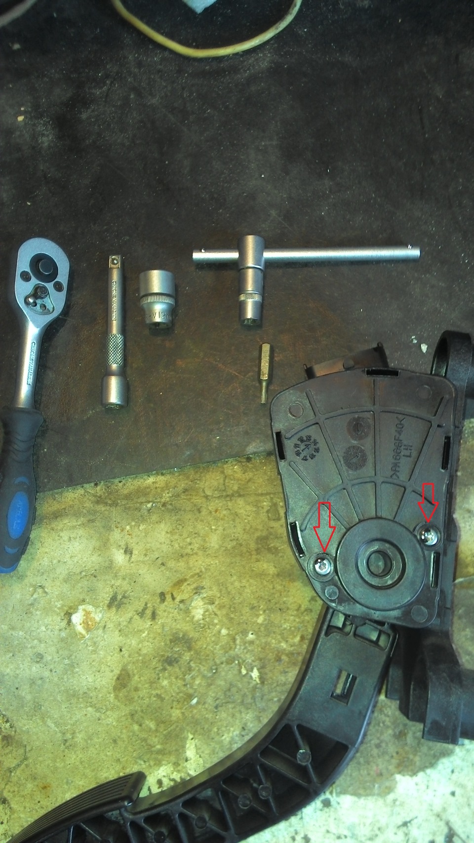 Устранил скрип педали газа. — Hyundai Solaris, 1,6 л, 2014 года ...