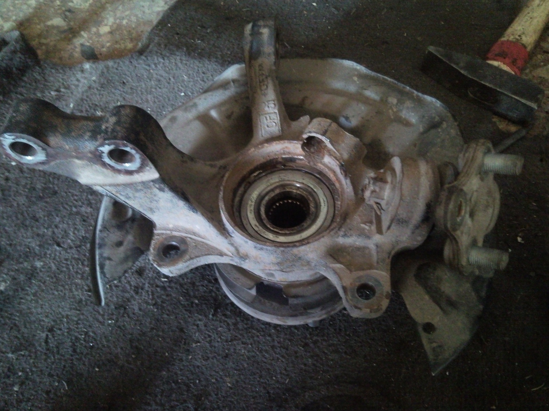 Changing the wheel bearing - Toyota Avensis 18 liter 2002