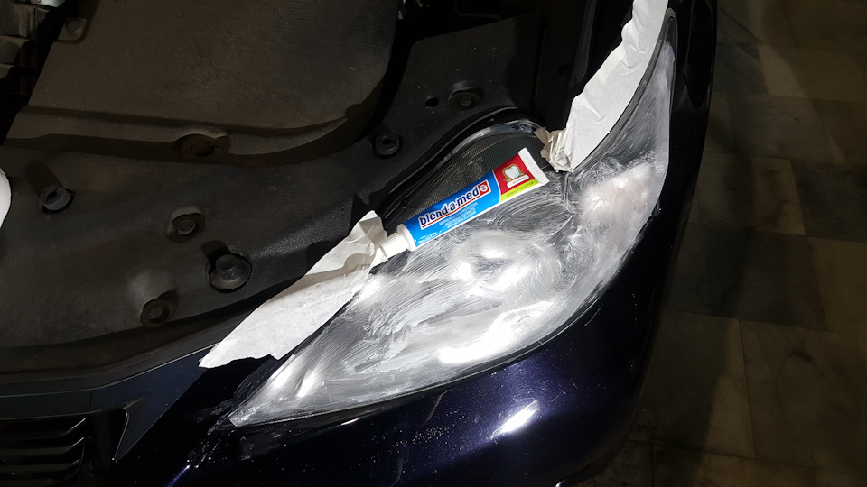 Помутнели фары. Полировка зубной пастой. — Lexus CT 200h, 1,8 л, 2012 ...