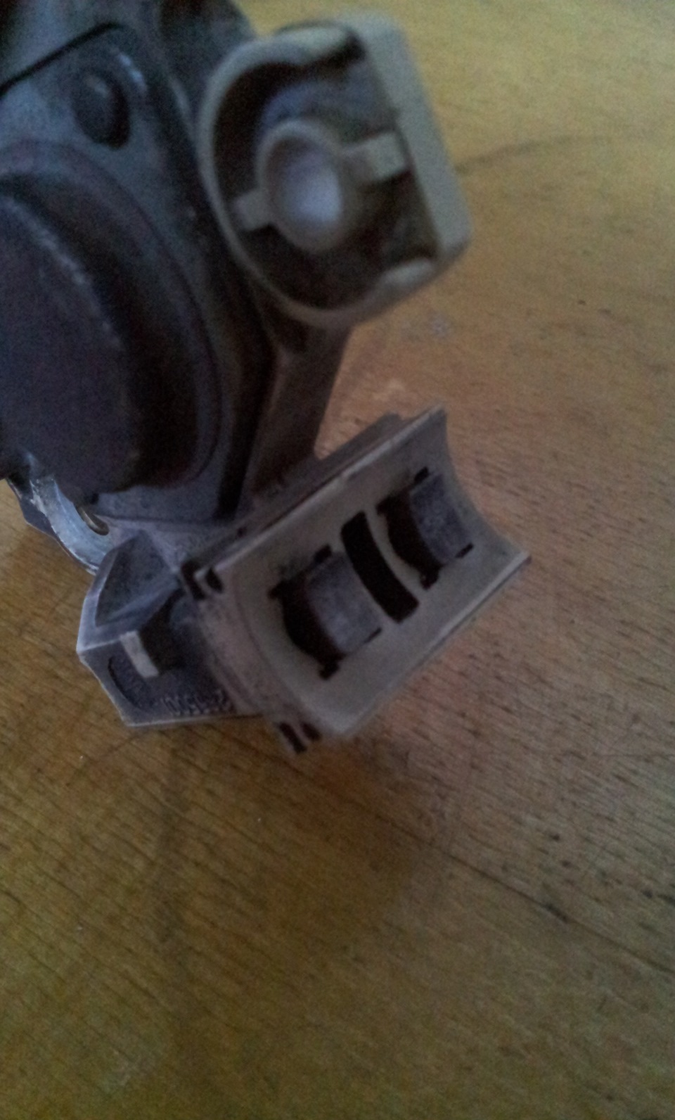 ХЕЛП! ХЕЛП! ХЕЛП! загорелись лампы зарядки и стояночного тормоза ...