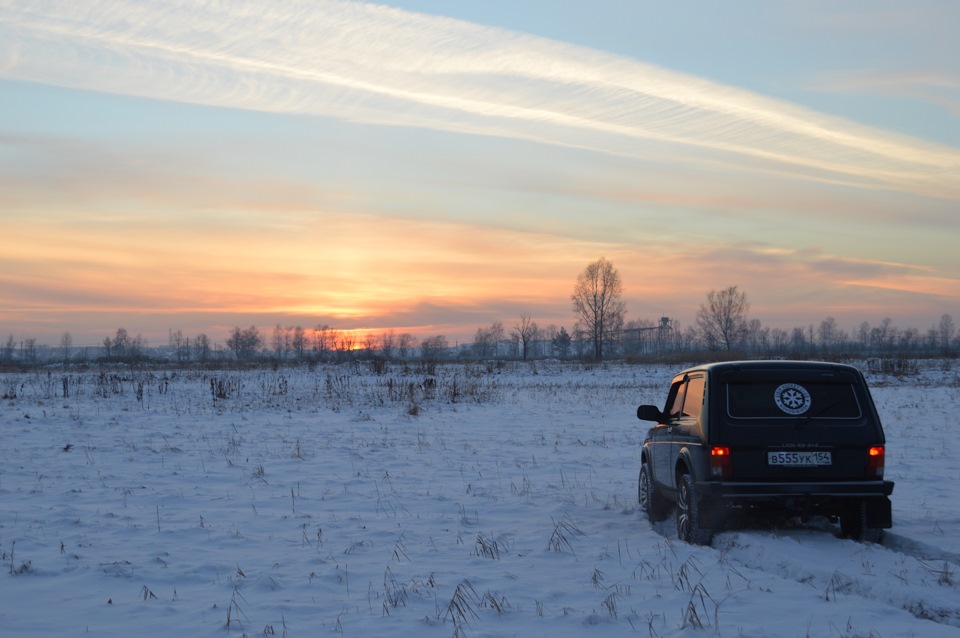 Зимняя нива. Нивы зима ночь 4x4. Нива зимой. Нива в зимнем лесу. Нива зимой в лесу.