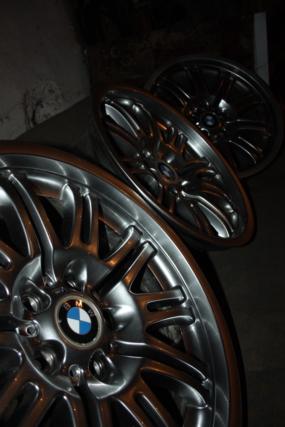 Диск мни. BMW Wheels 67 Style Gold. Двухцветные диски. Дорогие диски. Двухцветные диски на авто.