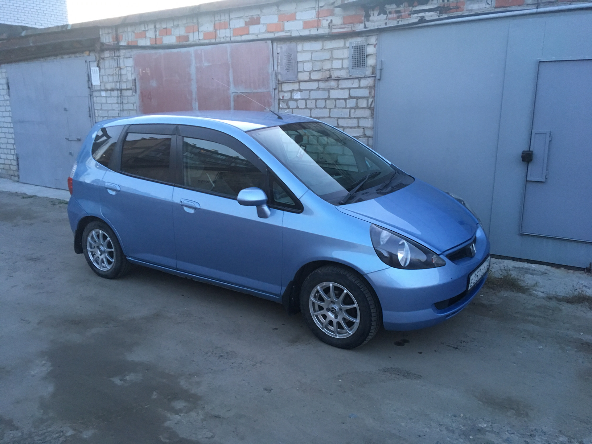 Хонда фит 2006. Хонда фит 1. Honda fit 1. Honda fit 1. Хонда фит rs 2008.