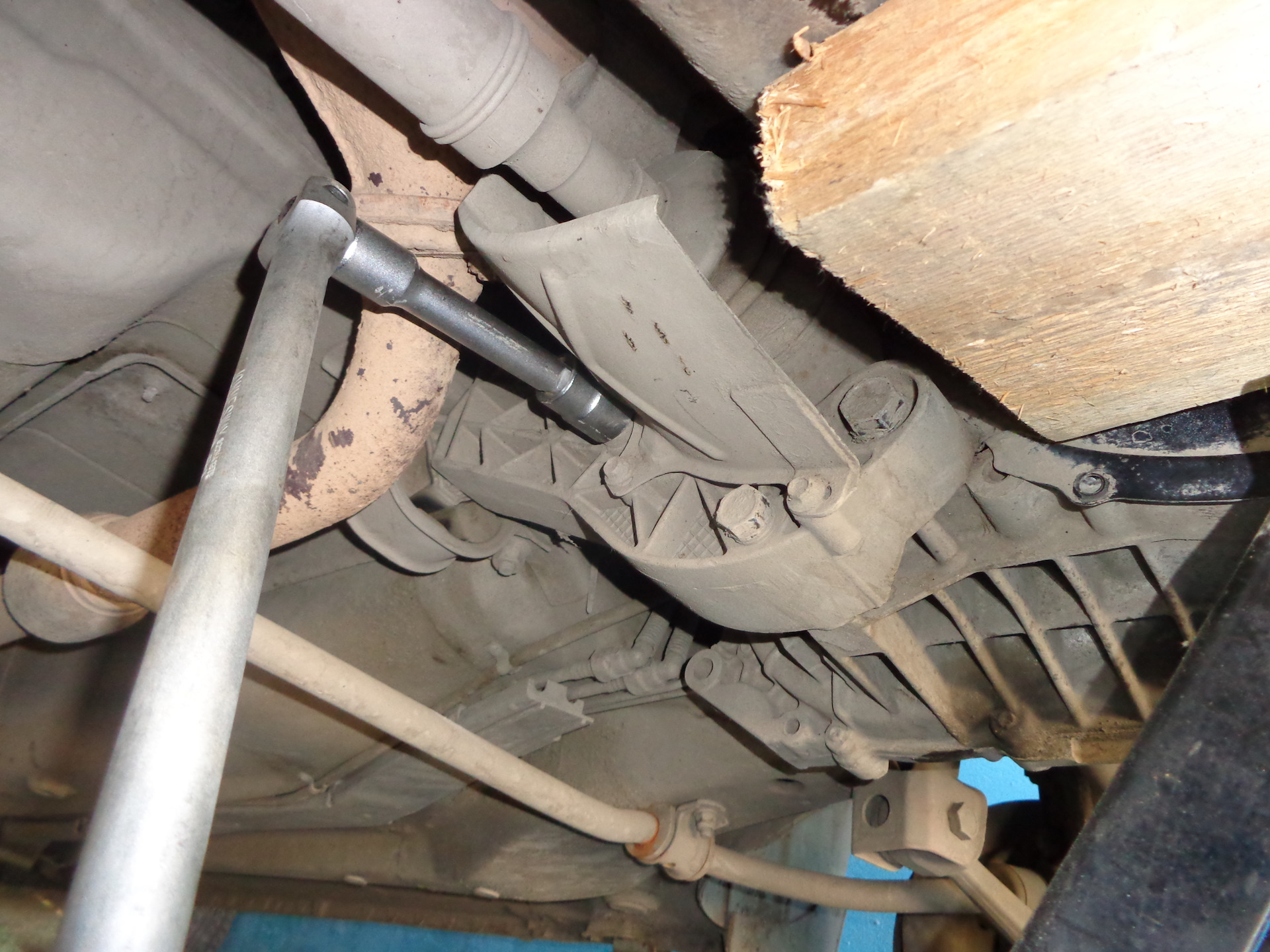 Замена выжимного подшипника без снятия коробки — Lada Гранта (1G), 1,6 ...