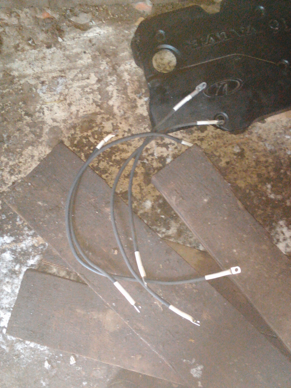 Доп.проводка под капотом и желтый в ближний/дальний — Lada Приора седан ...