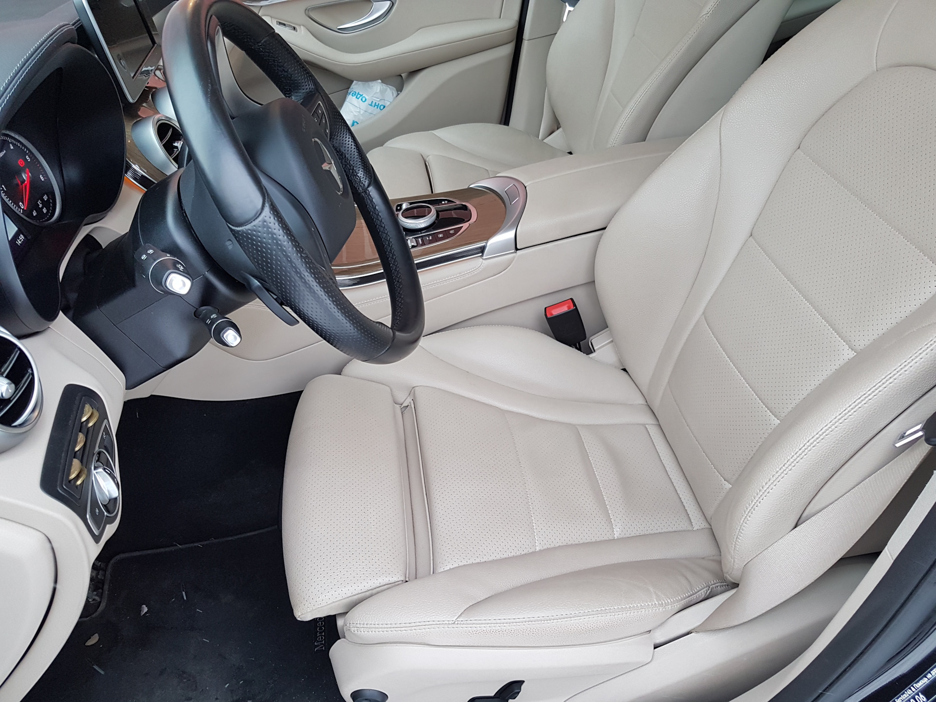 Glc как снять обшивку передние сиденья 2 года 40000 км 1300 часов - Mercedes-Benz GLC (X253), 2,2 л, 2015 года плановое