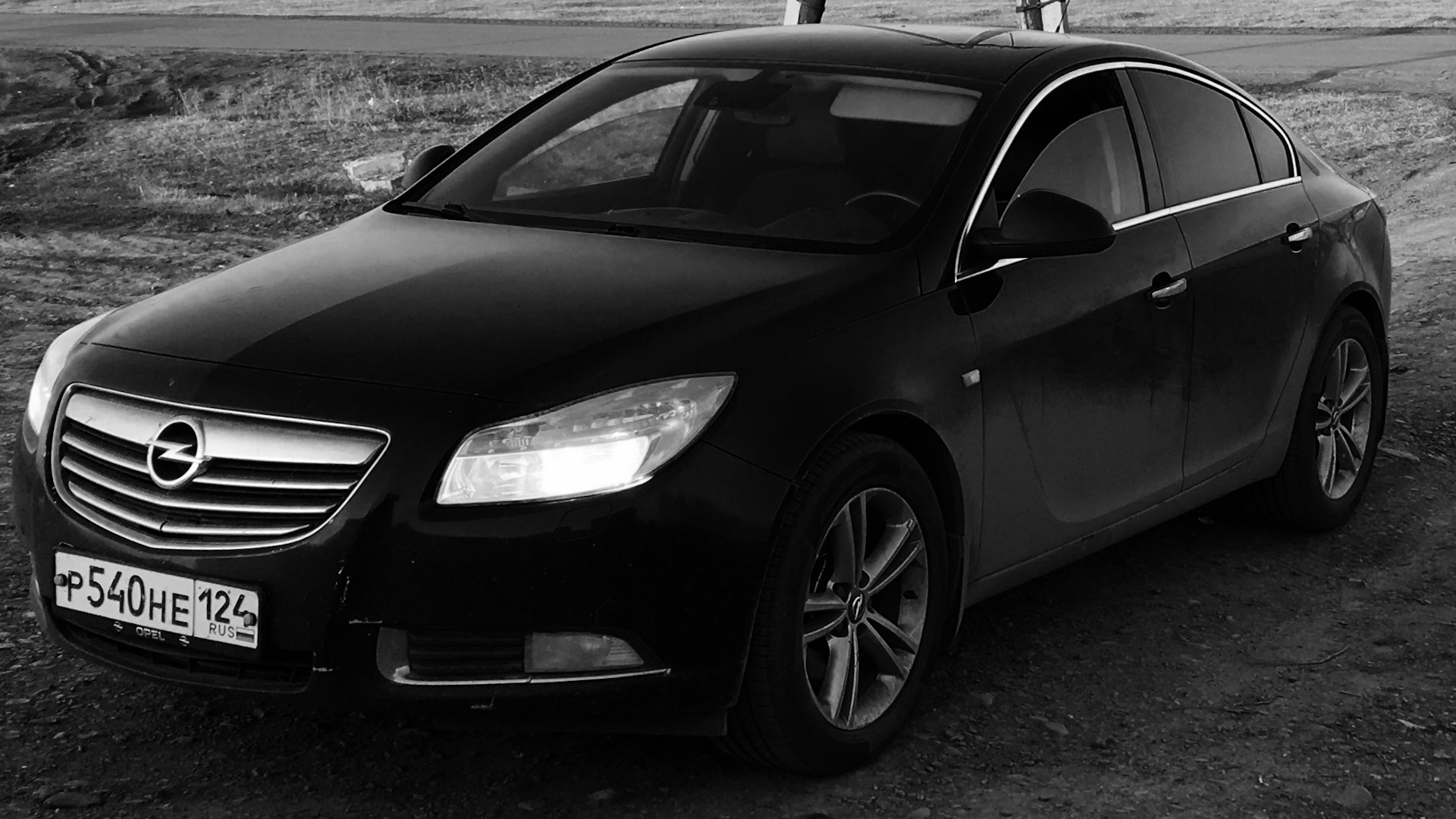 Opel Insignia Turbo черный.