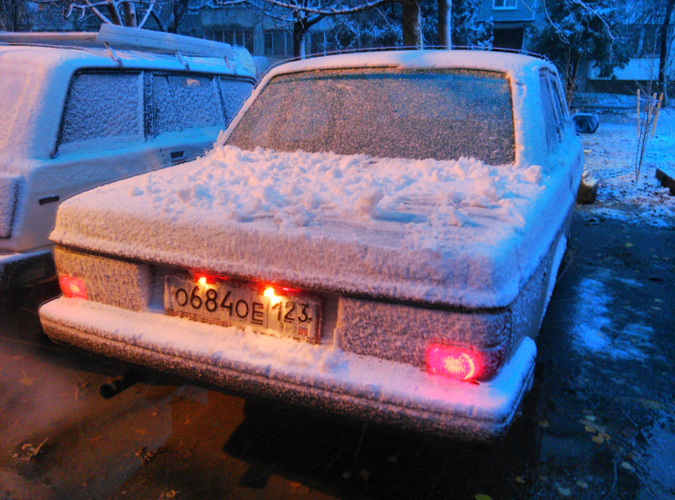 С первым снегом, Краснодар! — Volvo 240, 2,4 л, 1984 года | фотография ...
