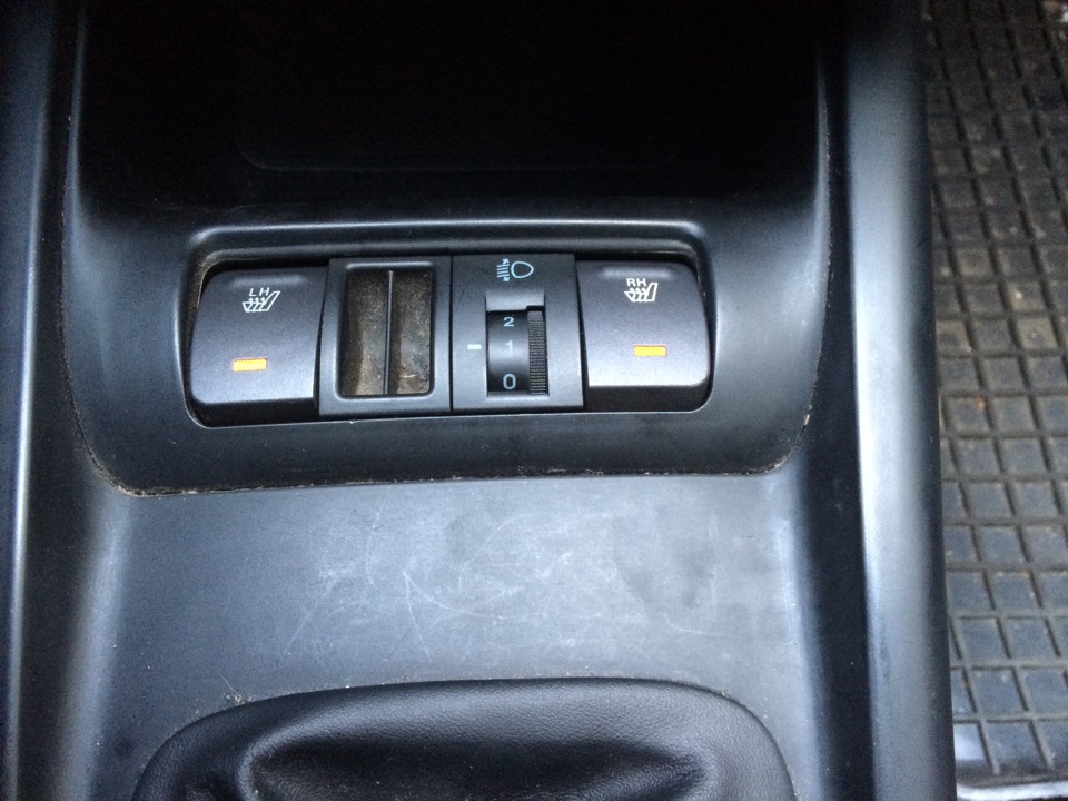 Обогрев сидений хендай. Hyundai Elantra 2005 подогрев сидений. Подогрев сидений с регулятором Hyundai Tucson 2005. Подогрев сидений Хендай Соната 2003 кнопка. Hyundai Elantra (4g) подогрев сидений.