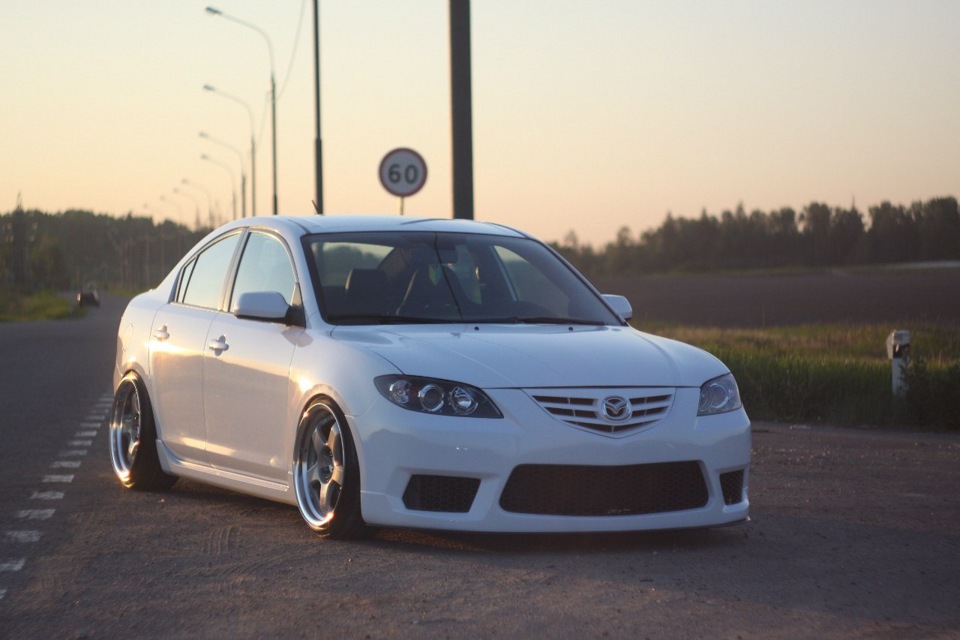 Mazda 3 BL stance