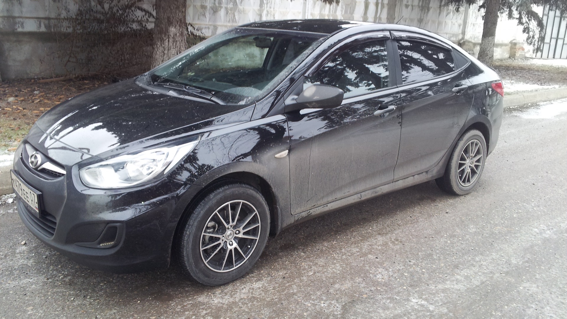 Hyundai Solaris 1.4 бензиновый 2011 | Черный призрак MZH на DRIVE2